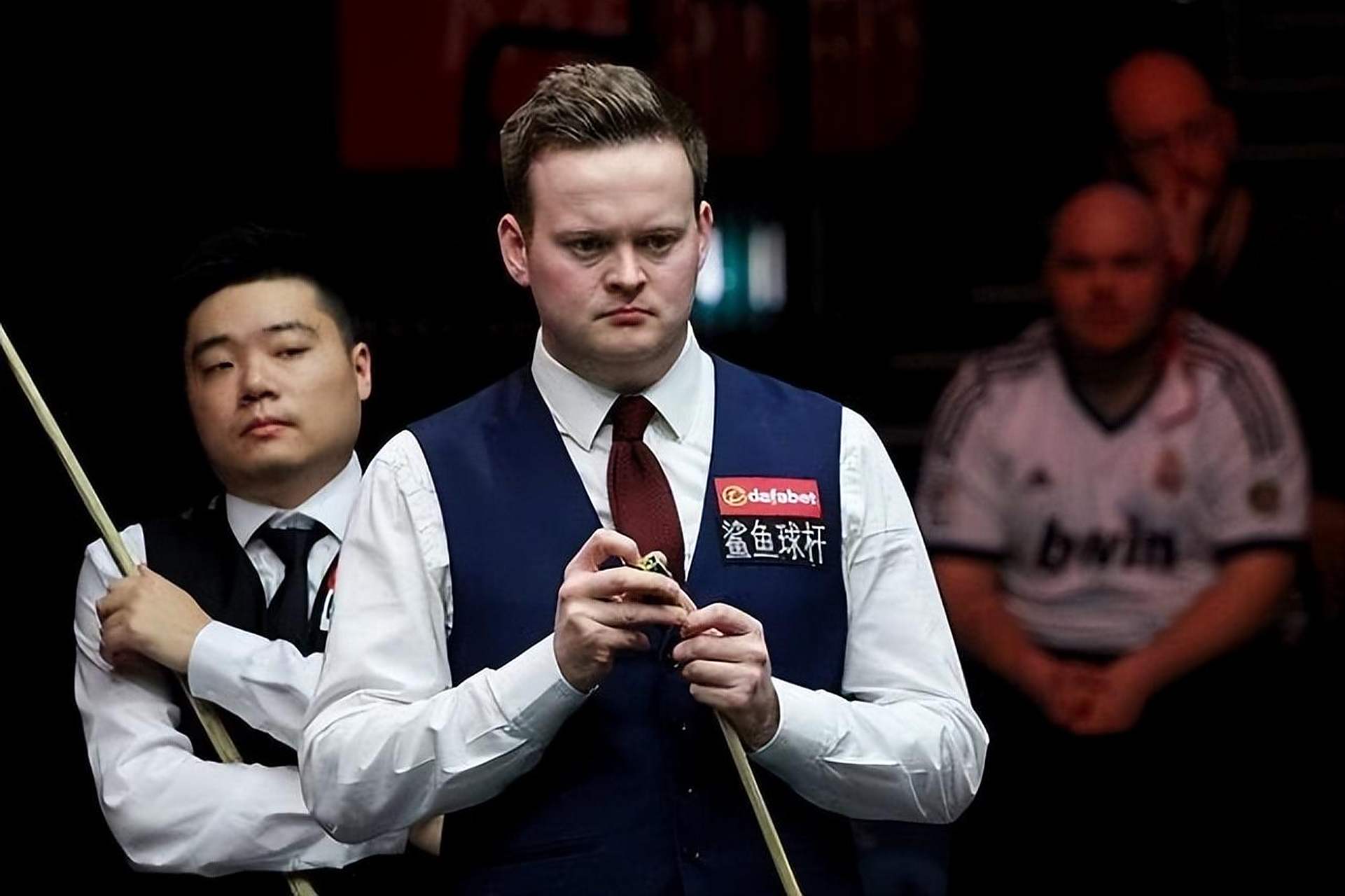 通过经济援 通过经济援