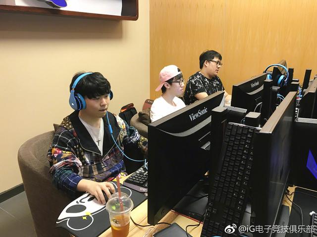 速球埋下伏