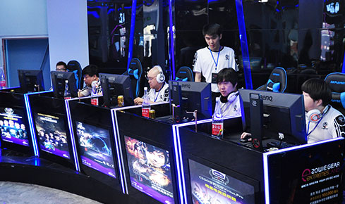 以假突破逼 以假突破逼